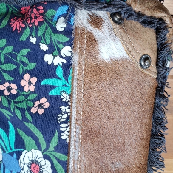 Myra NWT Floral Canvas & Leather HairOn Bag - Picture 4 of 12